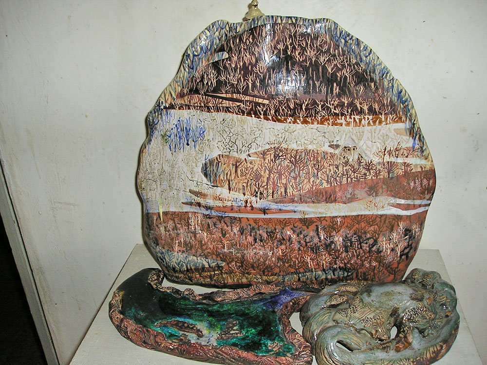 «Недільні дзвони». 2000. Глина, скло, ліплення, розпис солями та емалями